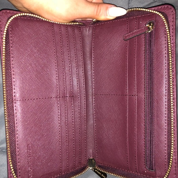 Burgundy Michael Kors Set - Picture 1 of 3